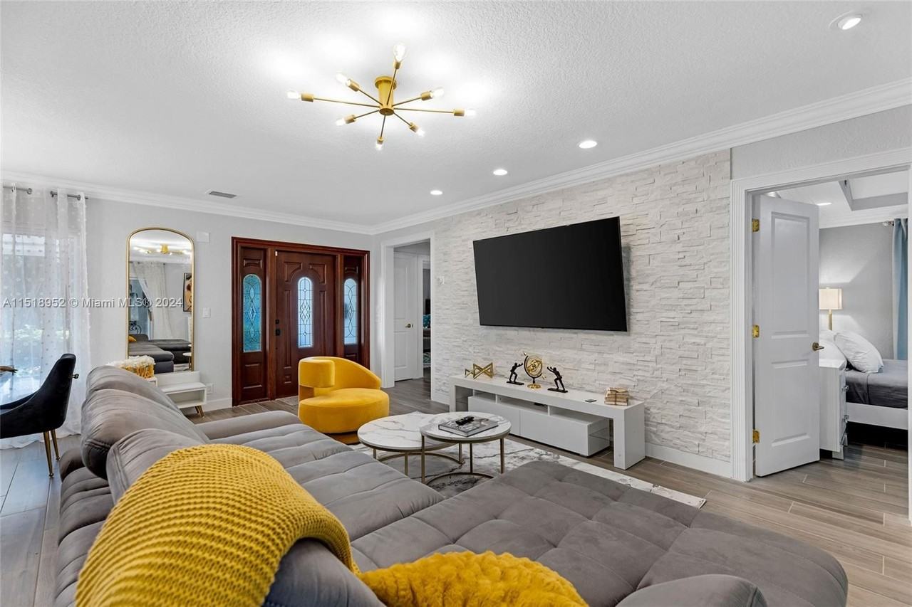 5801 Ne 18th Ter - Photo 6 of 50