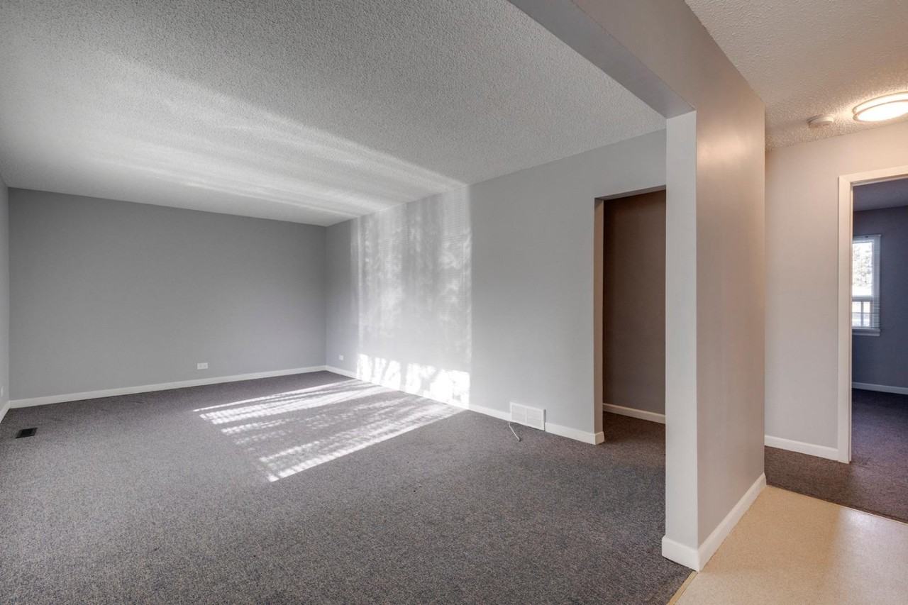 1014 Regal Crescent Northeast - Photo 3 of 19