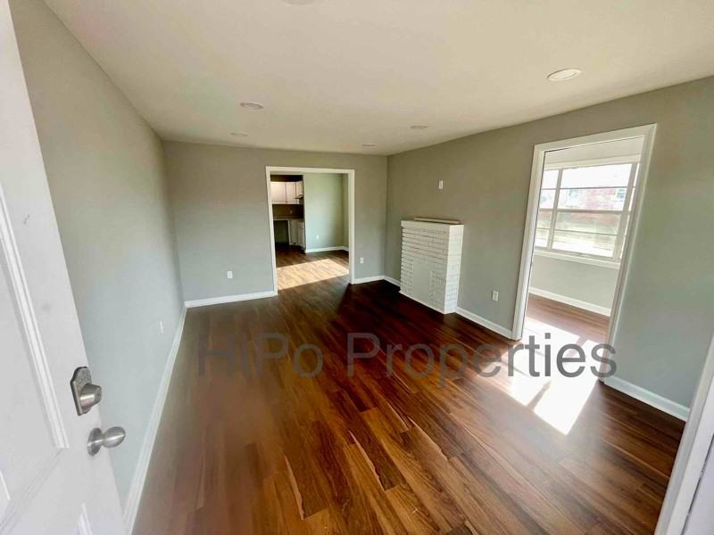 1747 Center Way S - Photo 2 of 17