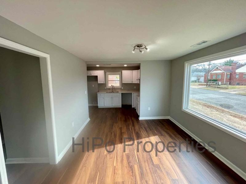 1747 Center Way S - Photo 3 of 17