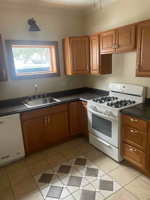 1499 Northland Ave - Photo 2 of 13