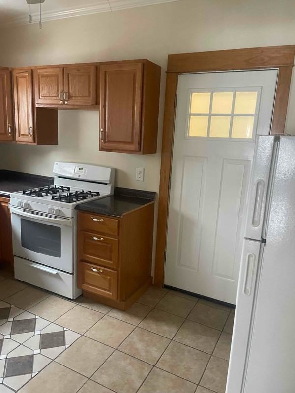 1499 Northland Ave - Photo 3 of 13