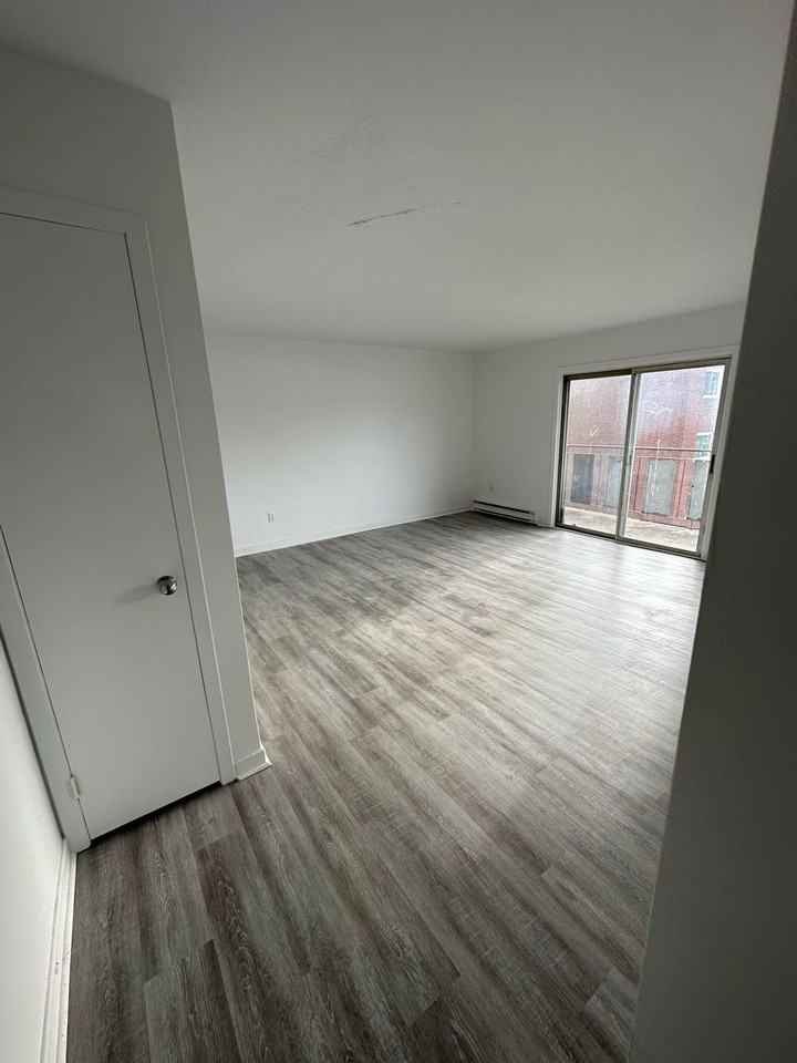 141 Plymouth Rd Welland, ON L3B 3C8 - Photo 2 of 26