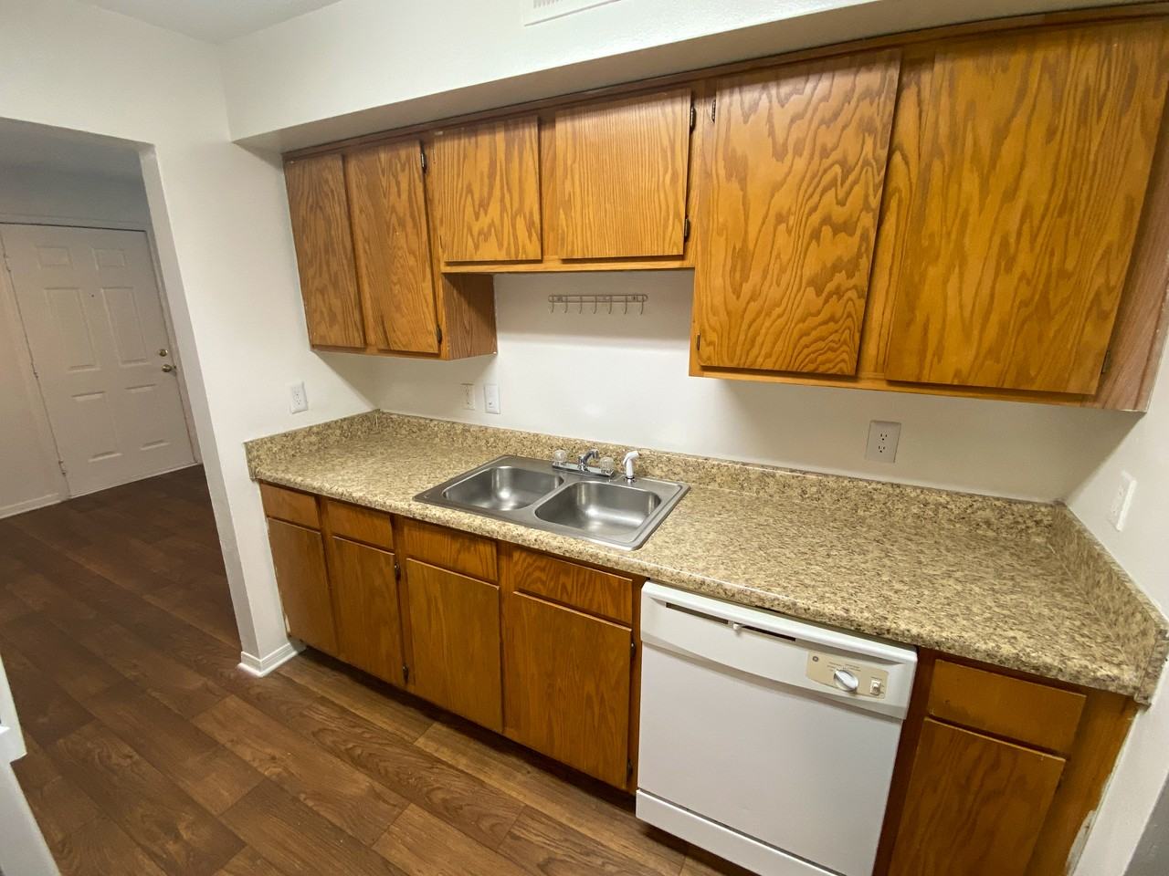 Hickory Manor - Photo 6 of 20