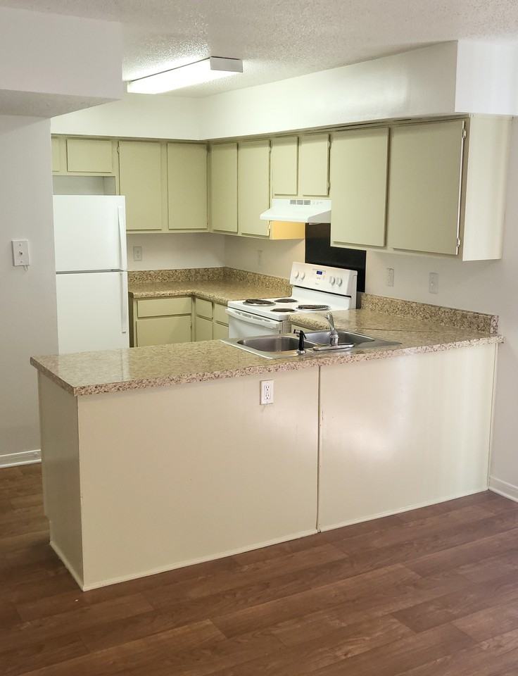 Hickory Manor - Photo 4 of 20