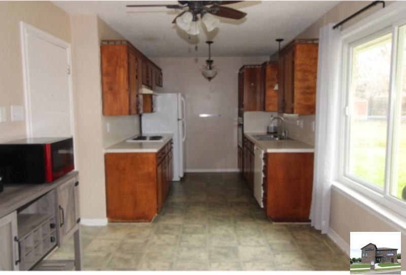 211 E Hogan Dr - Photo 3 of 24