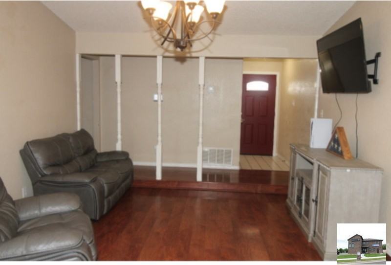 211 E Hogan Dr - Photo 4 of 24