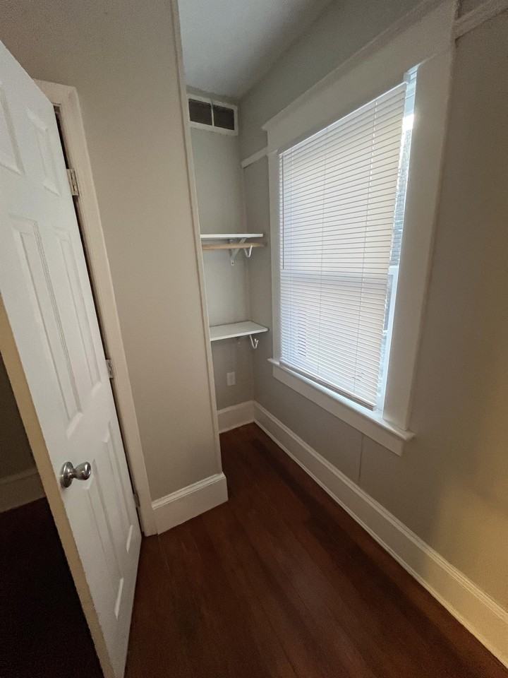 502 N Loudoun St #B - Photo 4 of 15