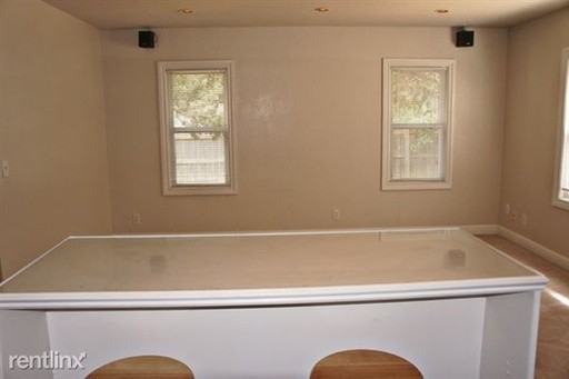 904 NW 49th St - Photo 3 of 9