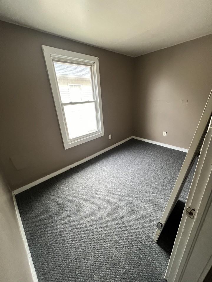 365 Troup St #2 - Photo 4 of 8