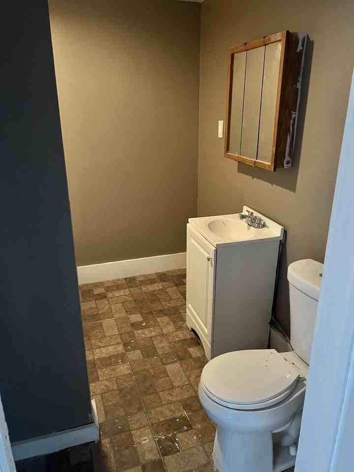365 Troup St #2 - Photo 7 of 8