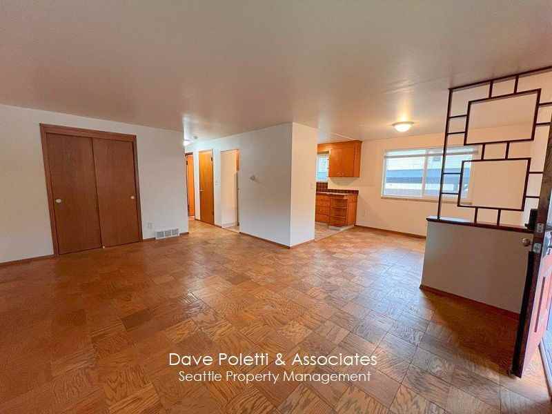 4605 40th Ave Ne - Photo 3 of 10