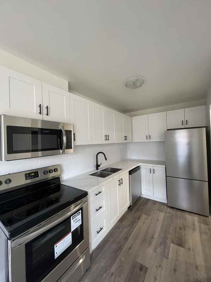 1132 UpperWellington - Photo 2 of 20