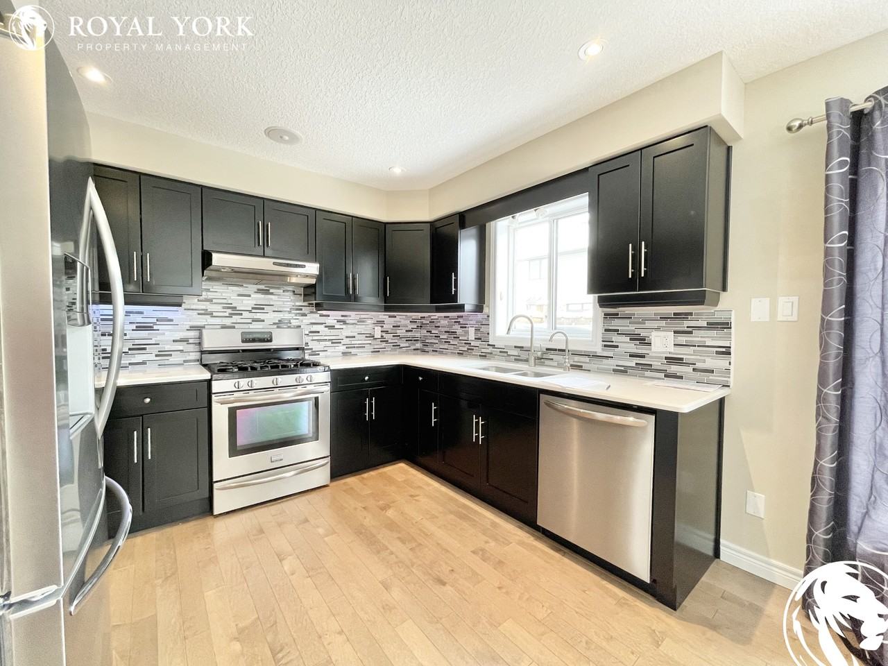 9 Sandybay Ave - Photo 3 of 50