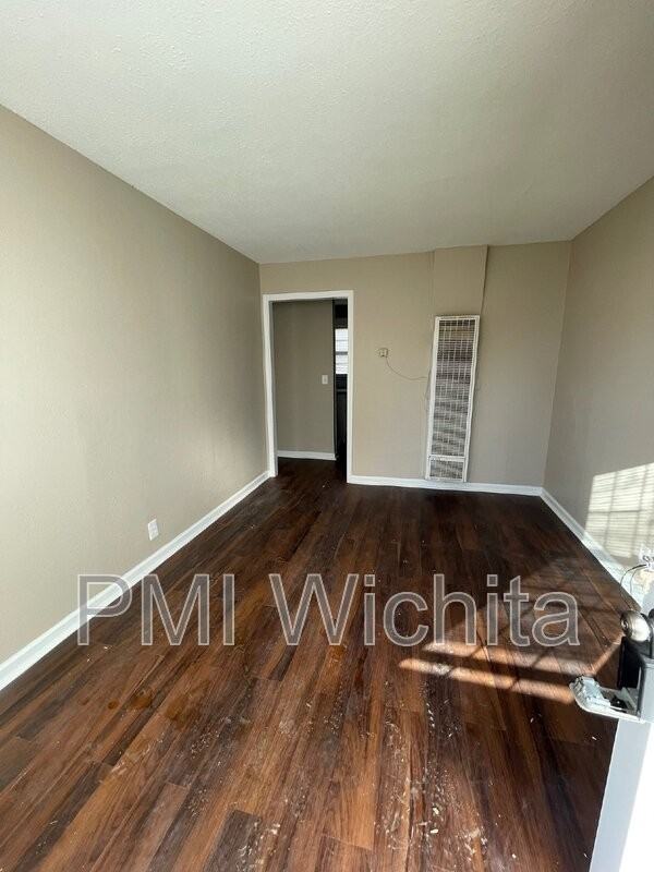 2548 N Wellington Pl - Photo 2 of 5