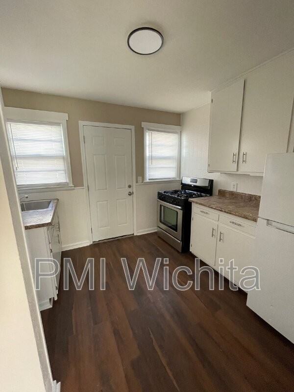 2548 N Wellington Pl - Photo 3 of 5