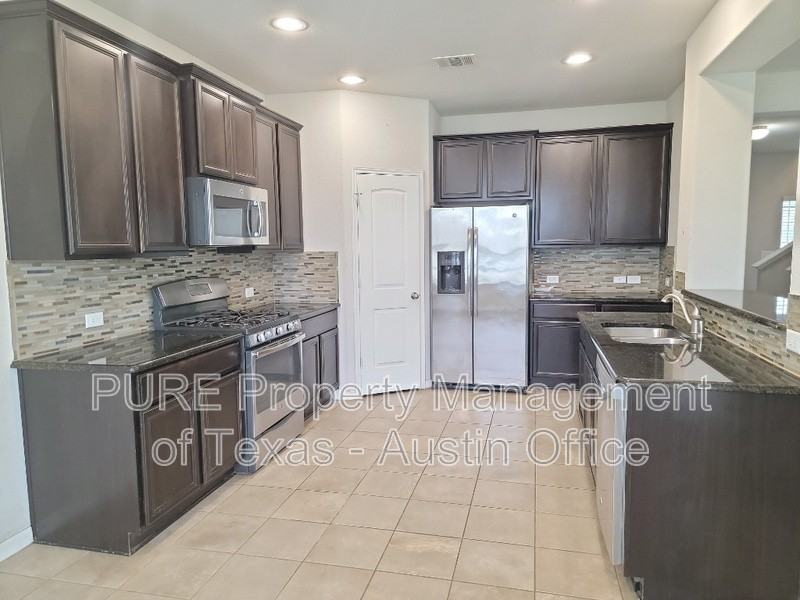 2018 Barker House Cv - Photo 2 of 23