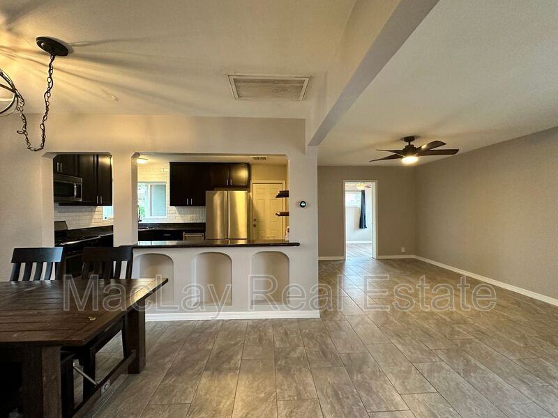 1802 E Hubbell St - Photo 3 of 21