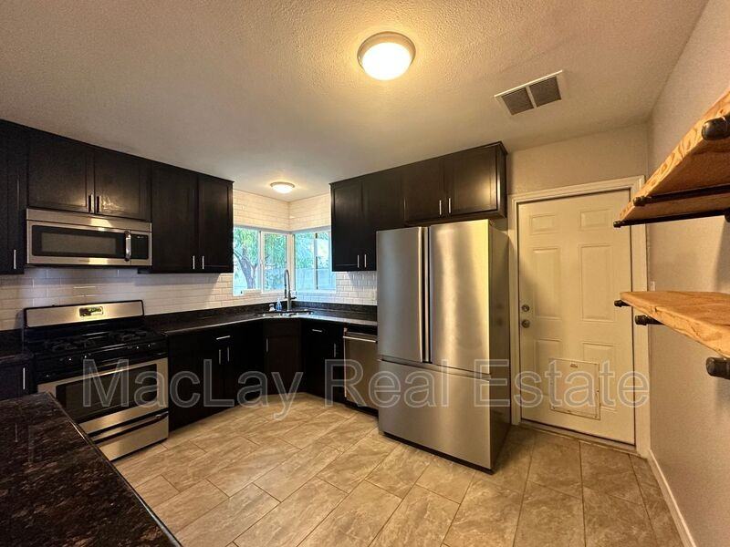 1802 E Hubbell St - Photo 4 of 21