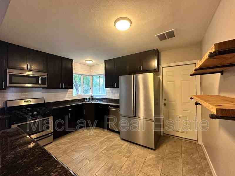 1802 E Hubbell St - Photo 5 of 21