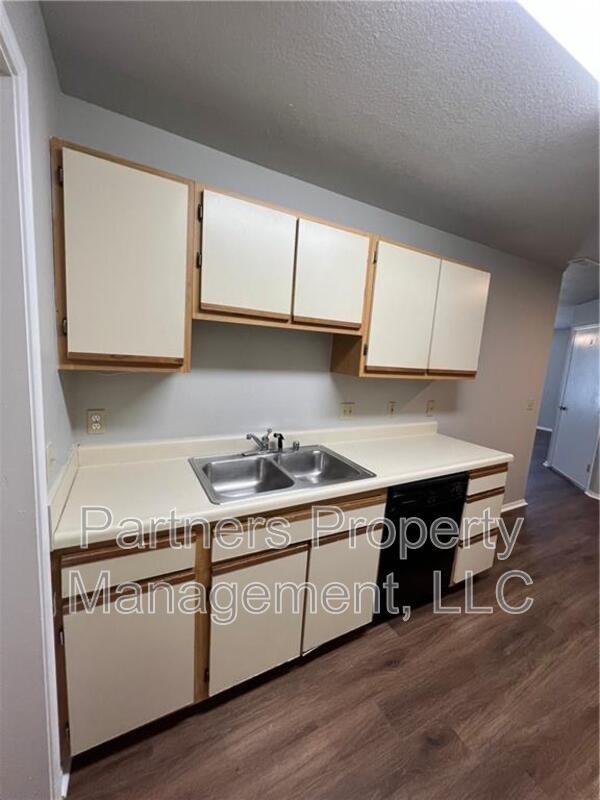 5705 Sara St - Photo 6 of 18