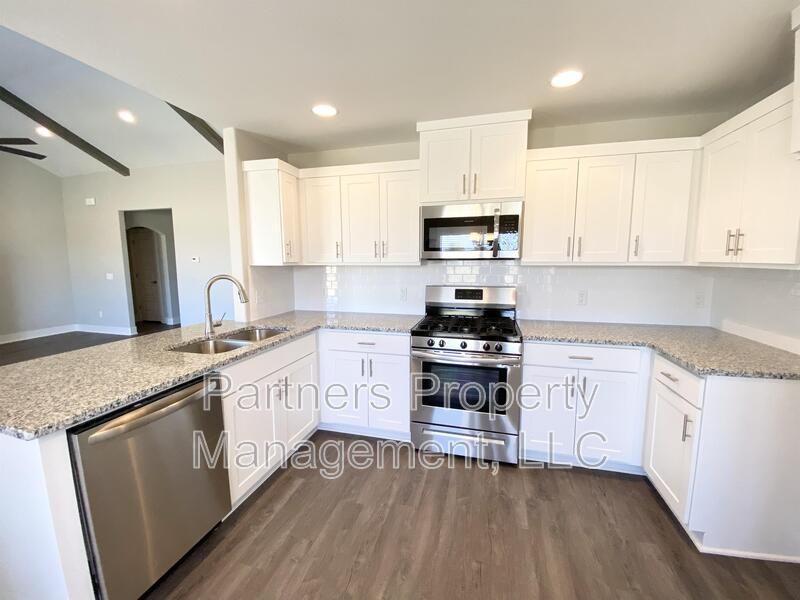 229 New York Ave - Photo 4 of 20