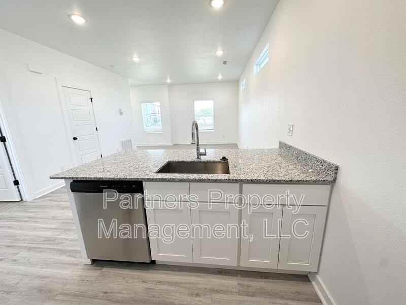 1070 Boardwalk - Photo 4 of 26