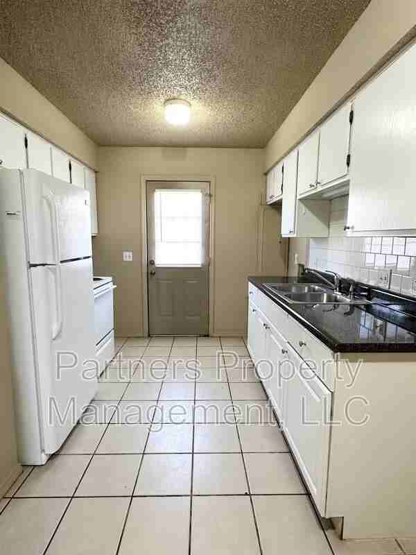95 Pine Ave - Photo 3 of 14