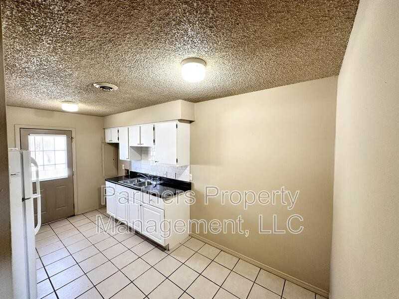 95 Pine Ave - Photo 6 of 14
