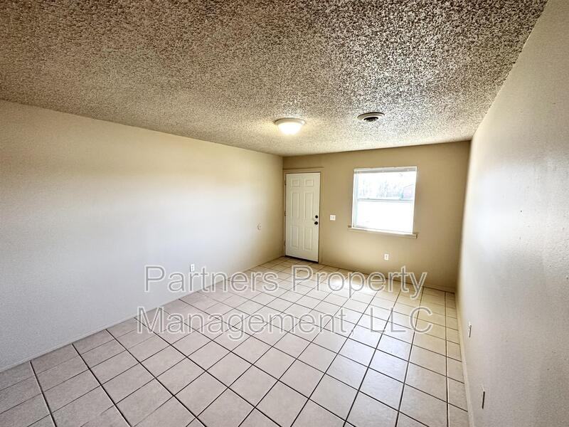 95 Pine Ave - Photo 7 of 14