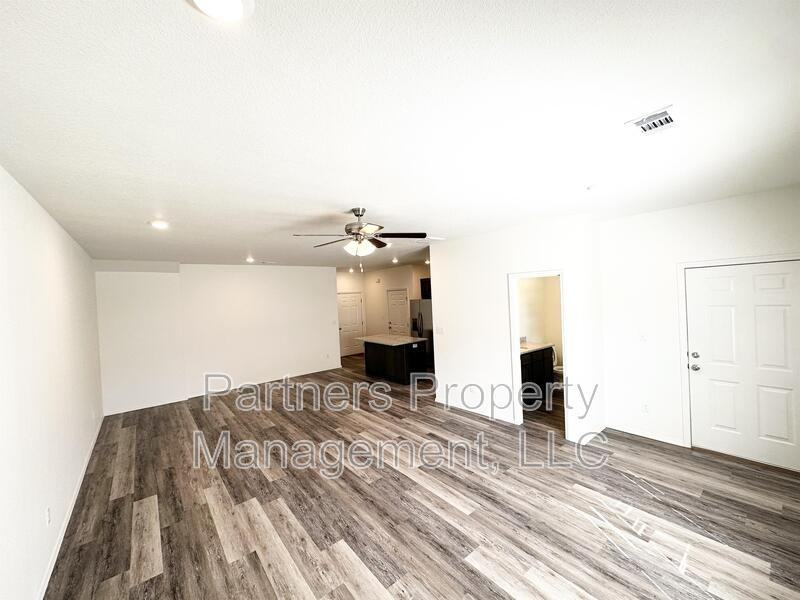 801 S Amarillo Ave - Photo 3 of 28