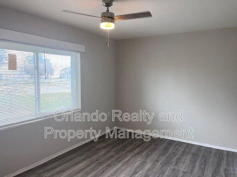 1040 Avondale Ave - Photo 3 of 10