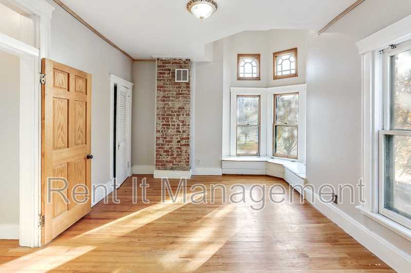 2210 Wirt St - Photo 3 of 41