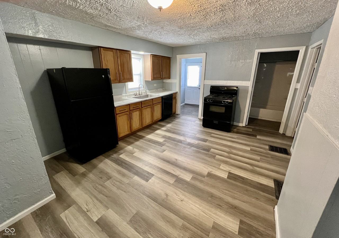 953 N Oakland Ave #A - Photo 4 of 9