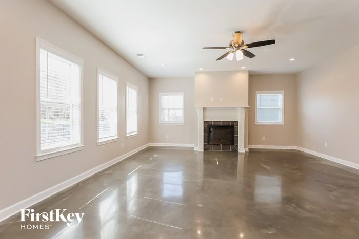 732 Ellie Dr - Photo 2 of 15