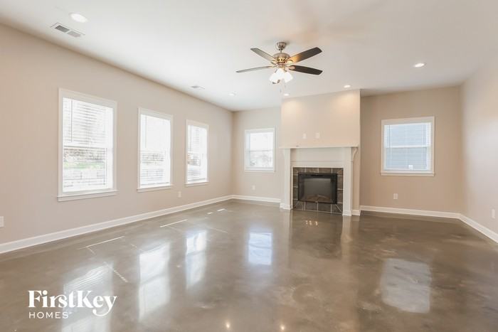 732 Ellie Dr - Photo 3 of 15