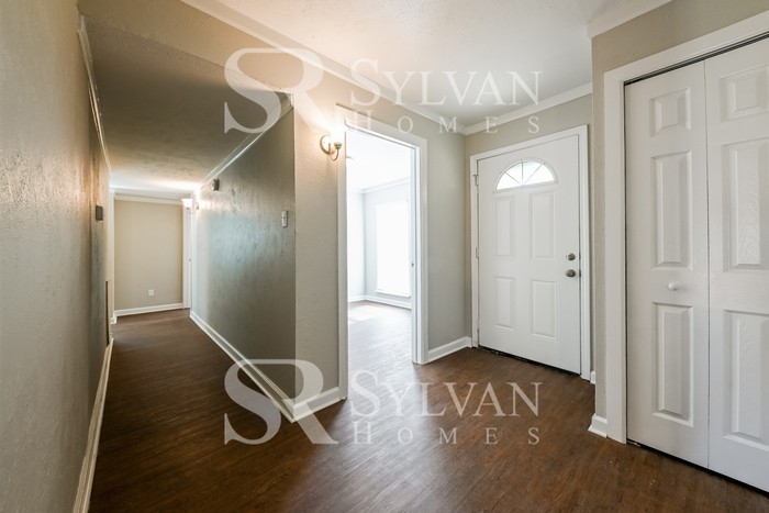 709 Lawndale Dr - Photo 3 of 16