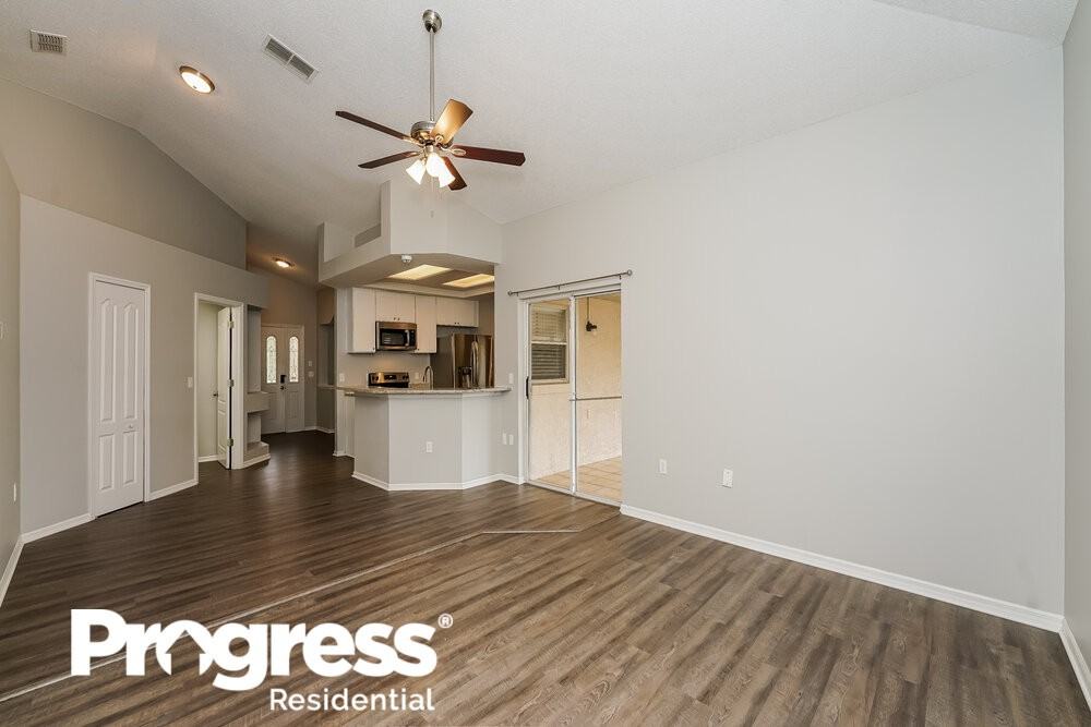 2197 Bexley Dr - Photo 3 of 16