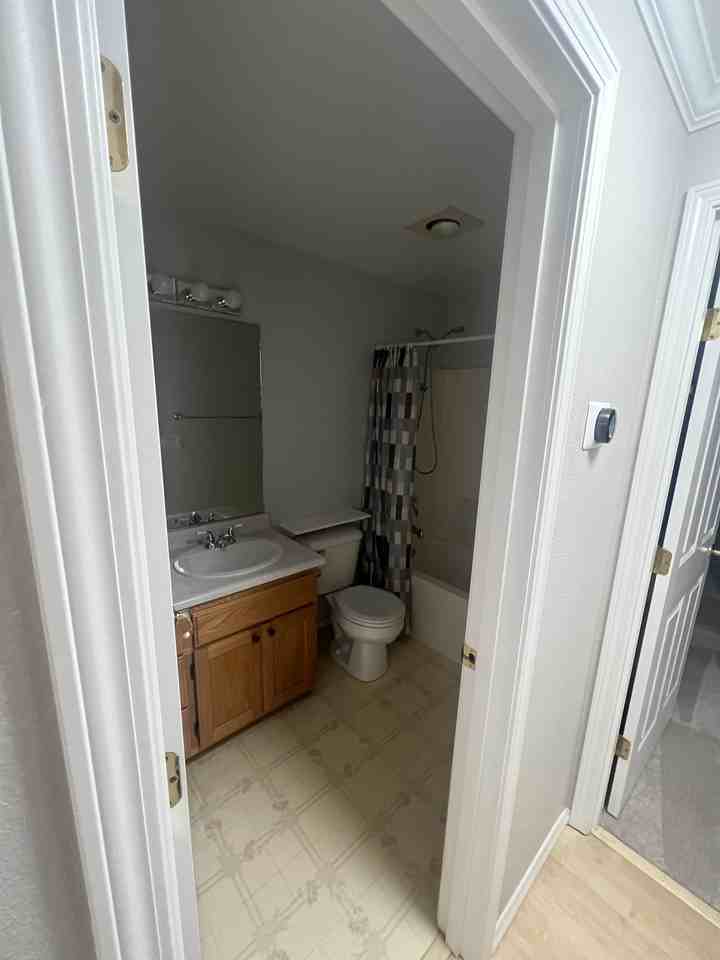 1740 Louise Ave #01 - Photo 5 of 10