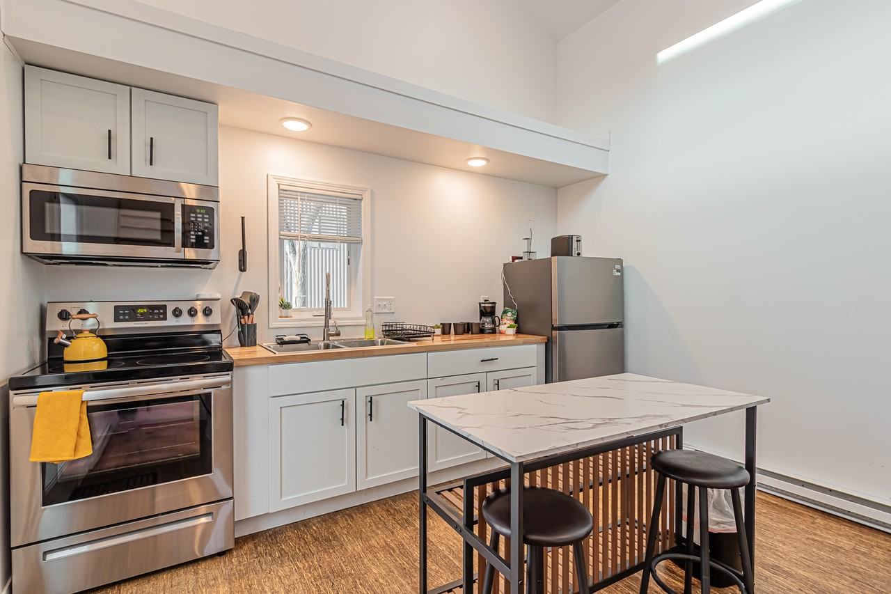 308 10th St N #B - Photo 5 of 17