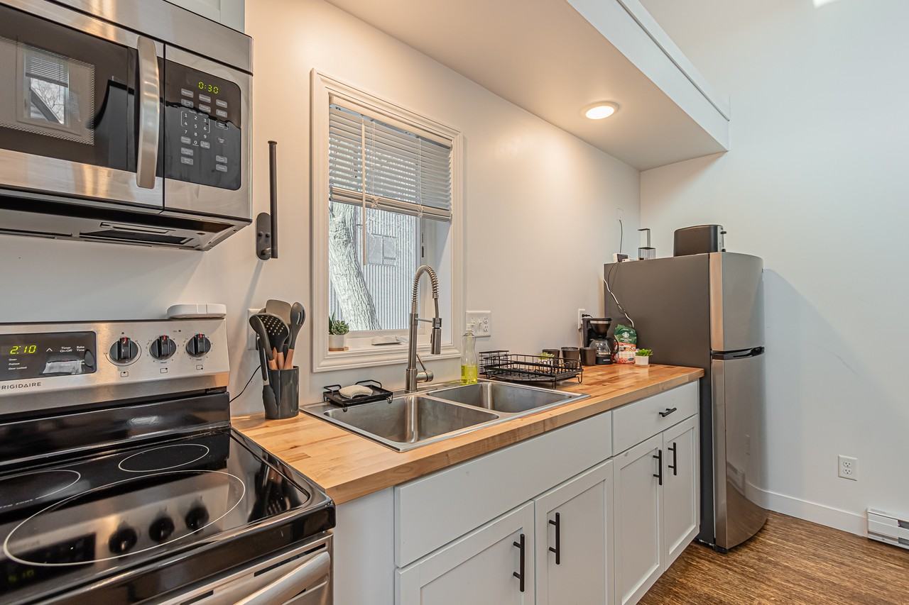 308 10th St N #B - Photo 6 of 17