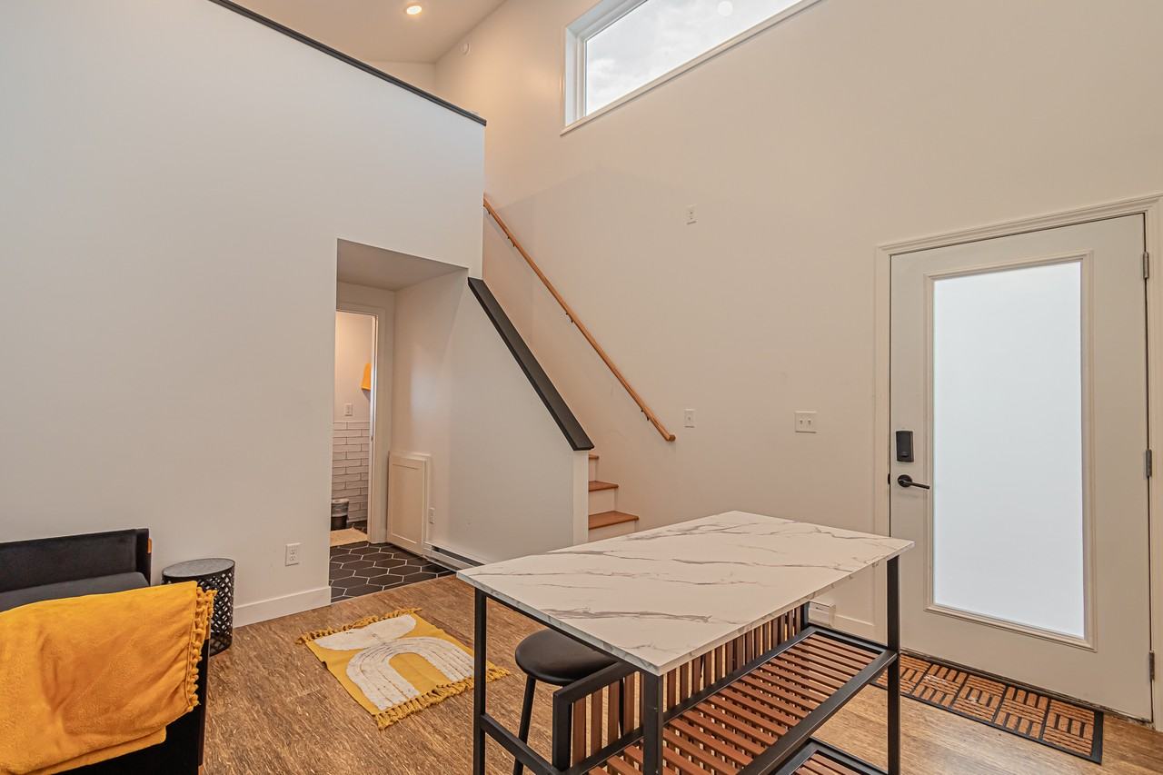 308 10th St N #B - Photo 7 of 17