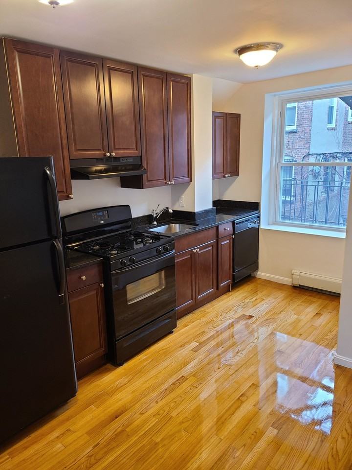 28 Fleet St #3 - Photo 7 of 26