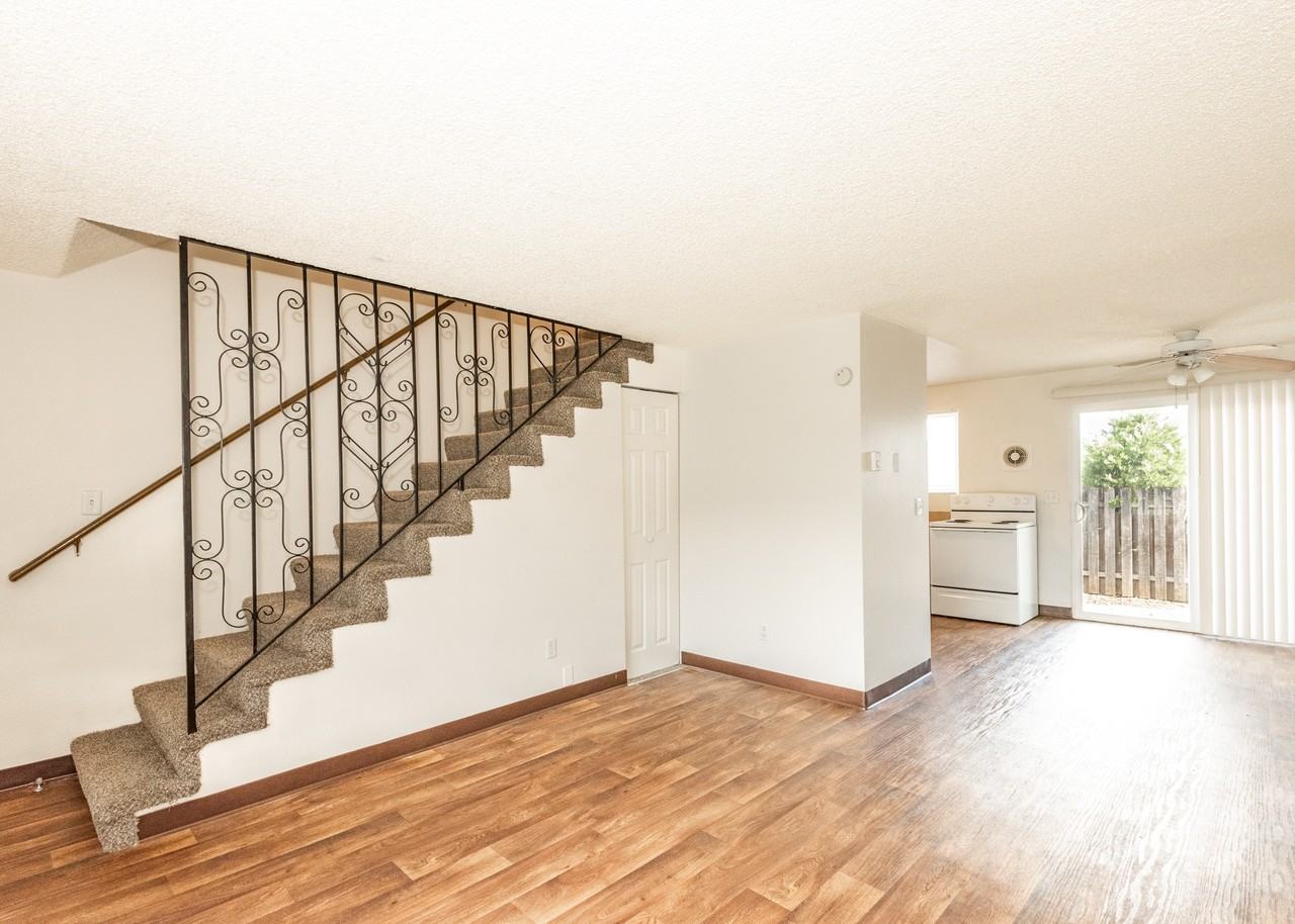 Cinnamon Square Apartments 13609 Gaffney Ln, Oregon City, OR 97045