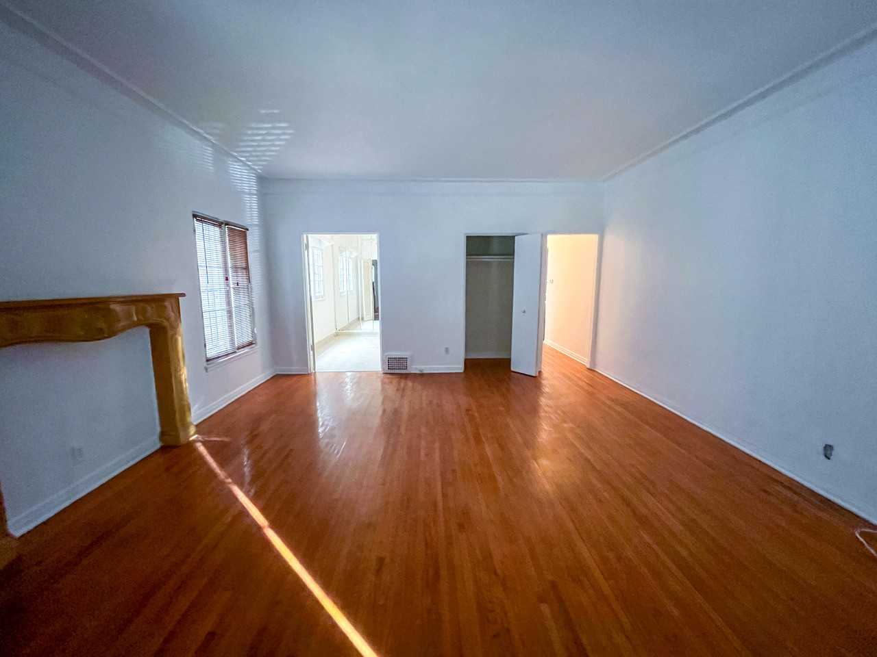 140 S Elm Dr - Photo 2 of 31