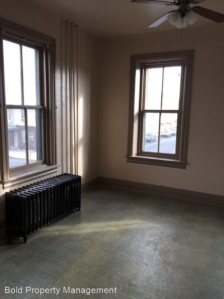 547 N 10th St - Photo 2 of 7