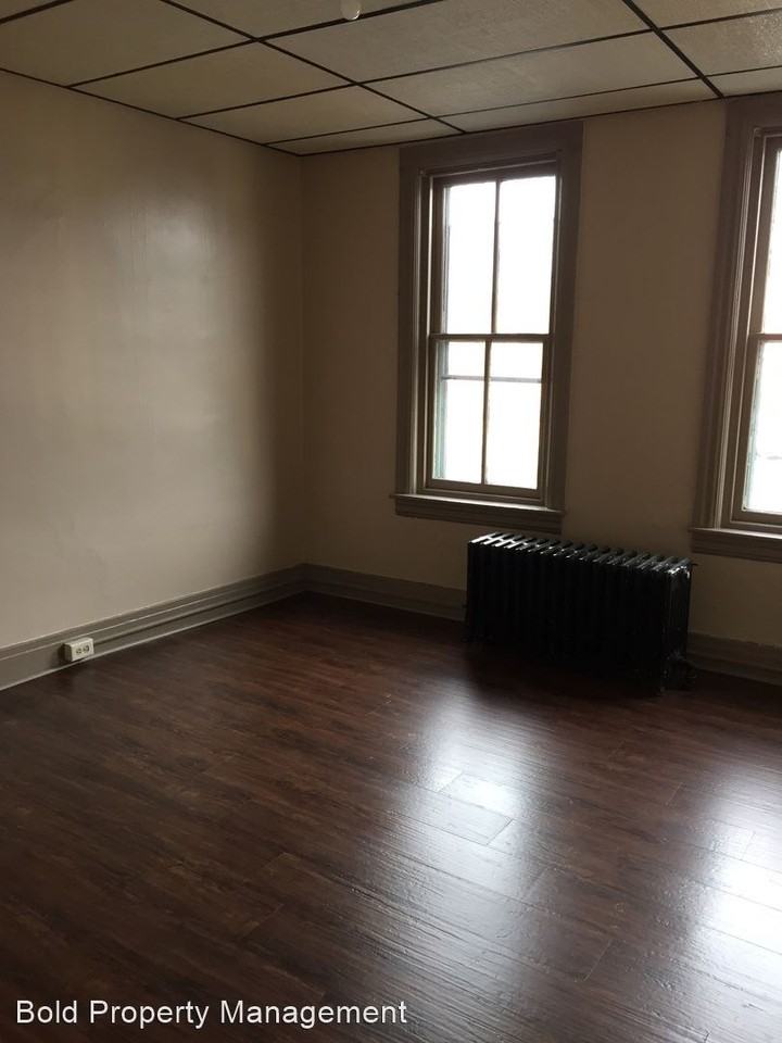 547 N 10th St - Photo 3 of 7