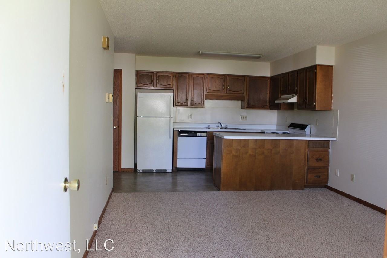 400 & 401 Scranton St - Photo 3 of 36