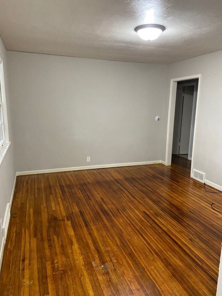 1437 S 26th St - Photo 2 of 8