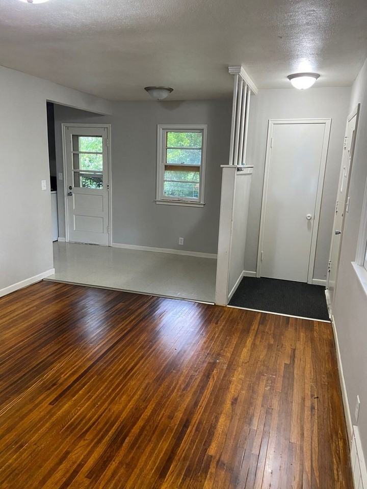 1437 S 26th St - Photo 3 of 8